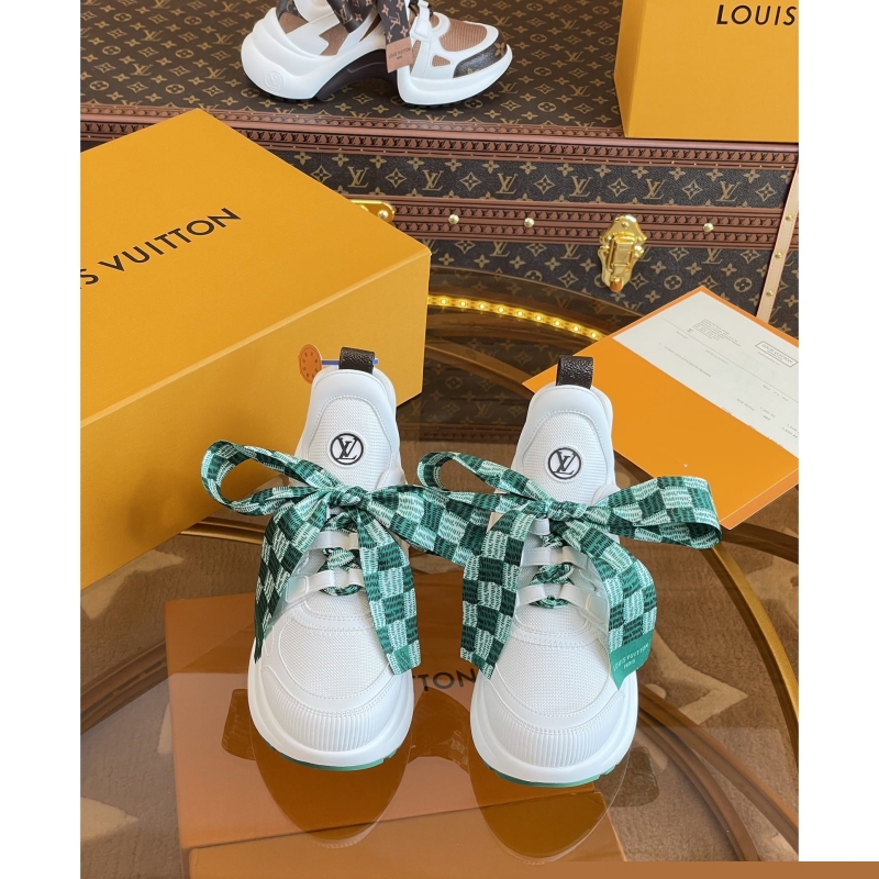 l**is V*t*n sneakers